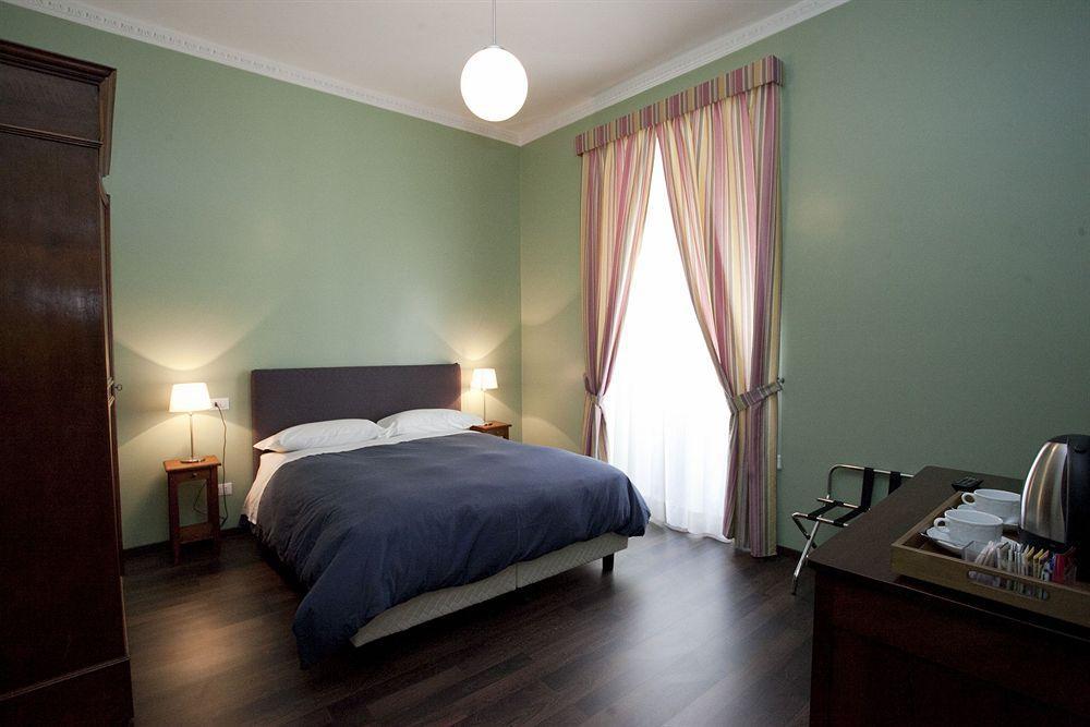 B&B Santi Quattro Al Colosseo Rom Eksteriør billede