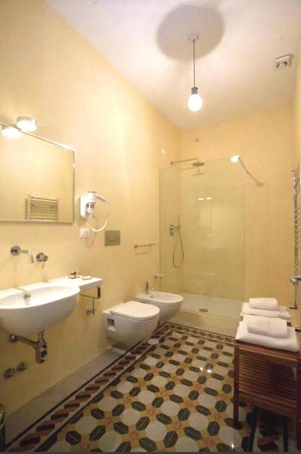 B&B Santi Quattro Al Colosseo Rom Eksteriør billede
