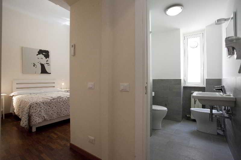 B&B Santi Quattro Al Colosseo Rom Eksteriør billede