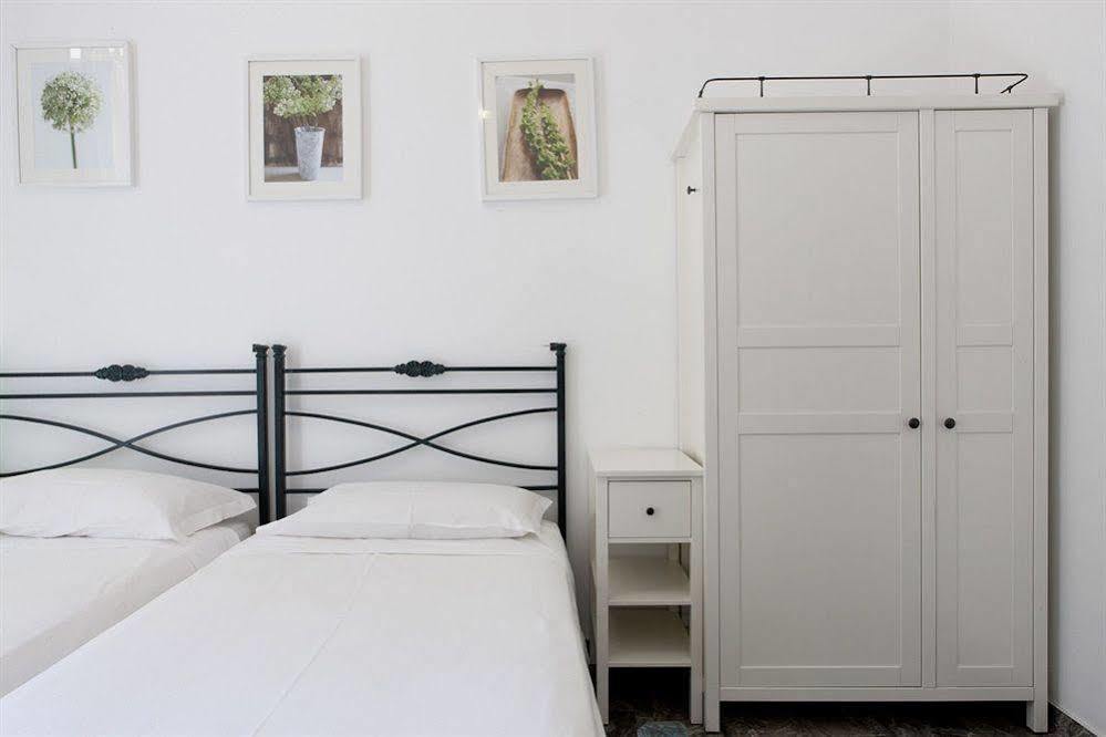 B&B Santi Quattro Al Colosseo Rom Eksteriør billede