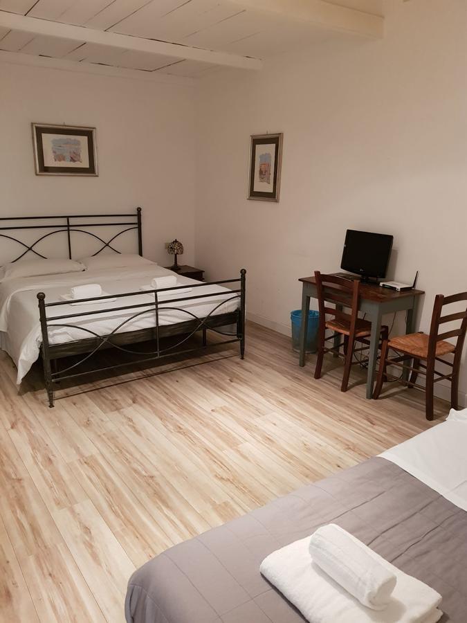 B&B Santi Quattro Al Colosseo Rom Eksteriør billede