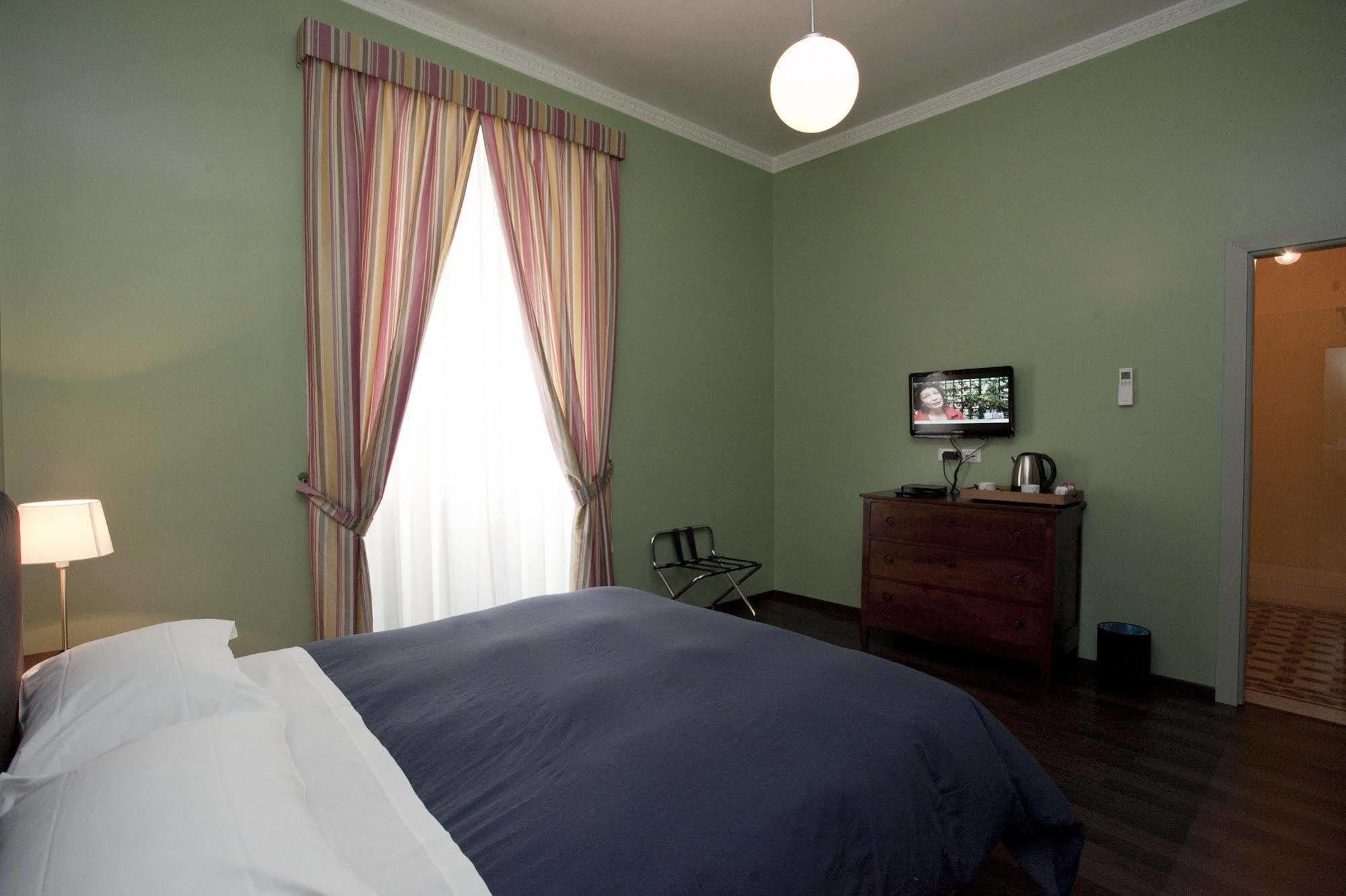 B&B Santi Quattro Al Colosseo Rom Eksteriør billede
