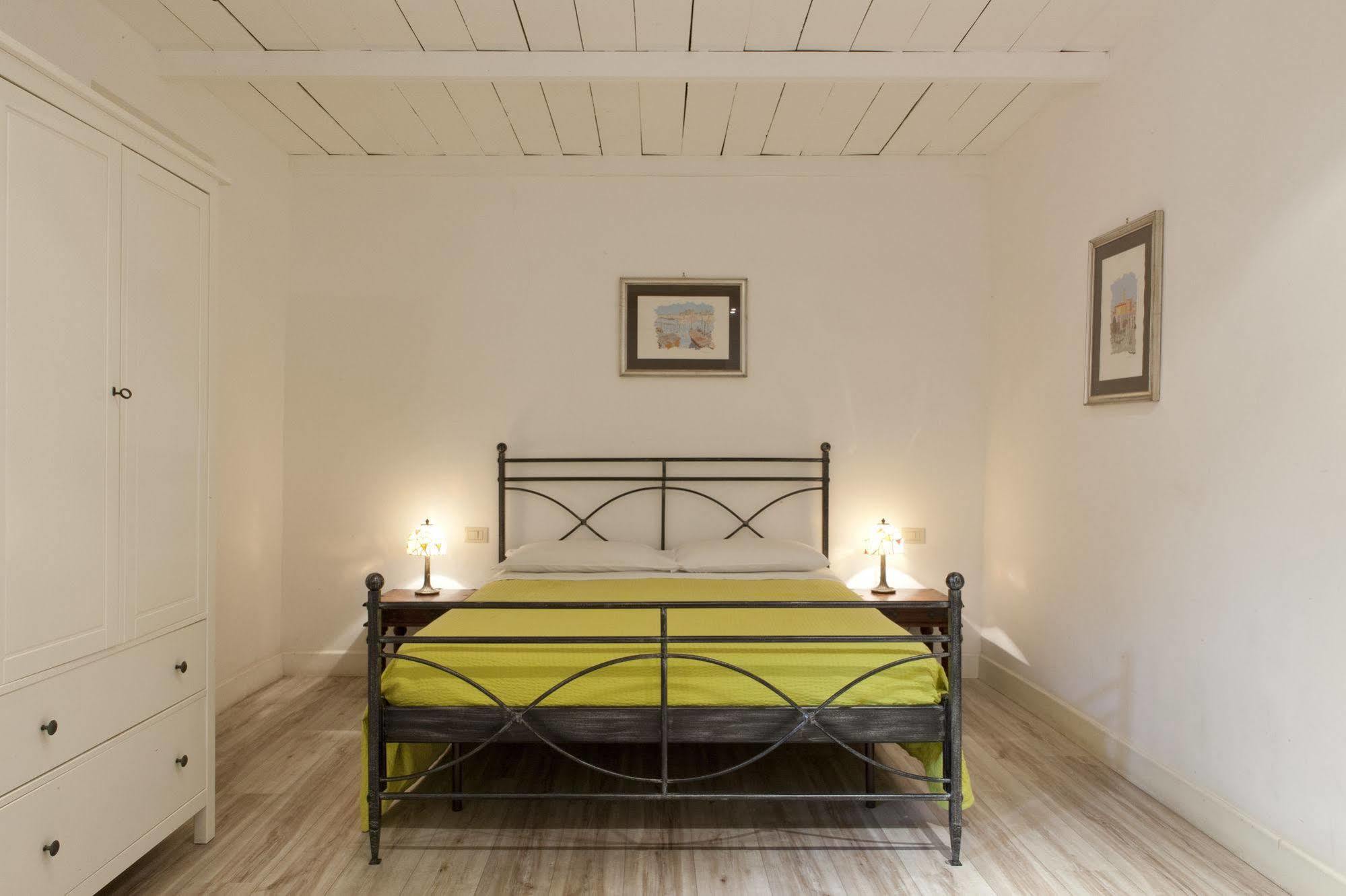 B&B Santi Quattro Al Colosseo Rom Eksteriør billede