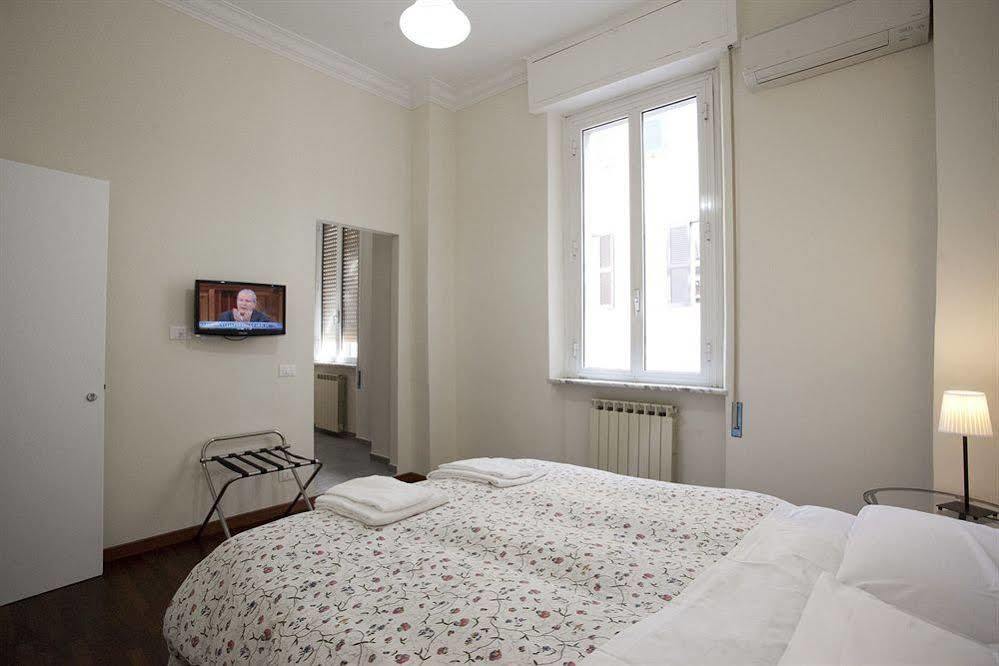 B&B Santi Quattro Al Colosseo Rom Eksteriør billede